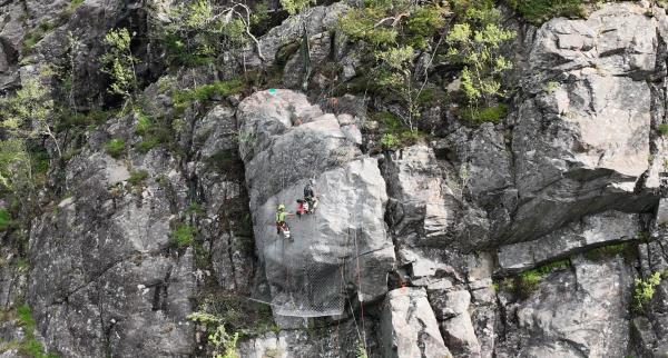 Lenkje til artikkel: Fjellsikringsarbeidet ved Svelgsvatnet er ferdig